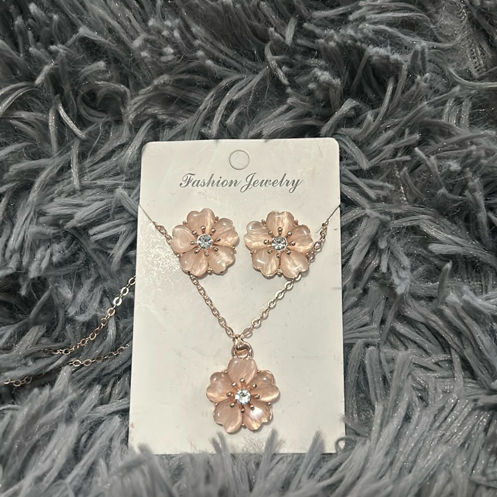 Adorable Necklace and Earring Set. Rose Gold Nude or Light Peach!